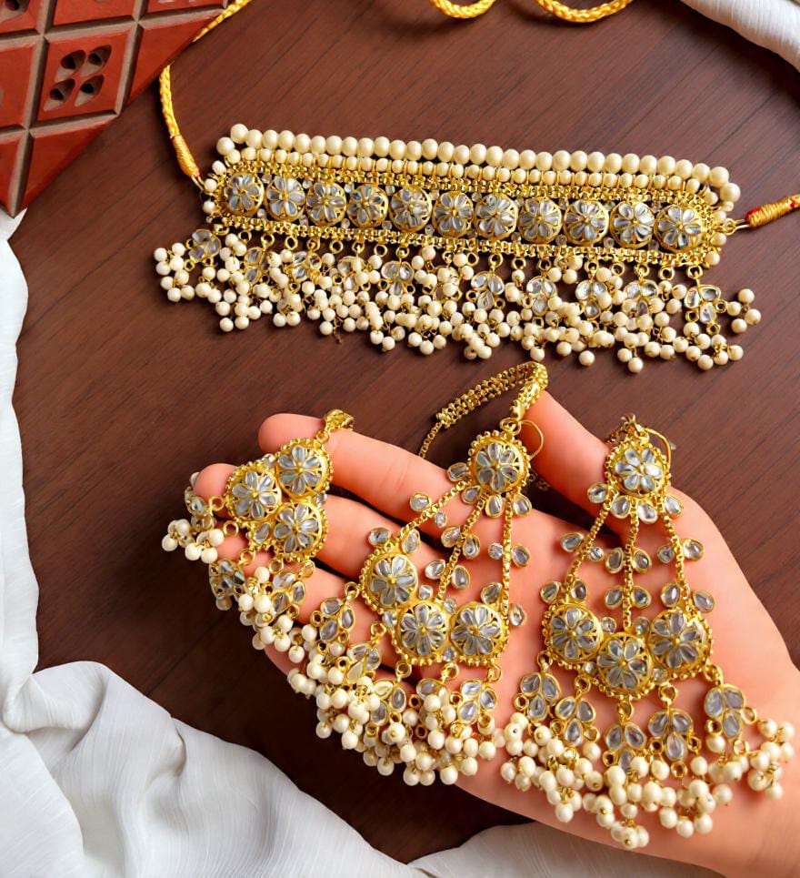 Kundan chokar set
