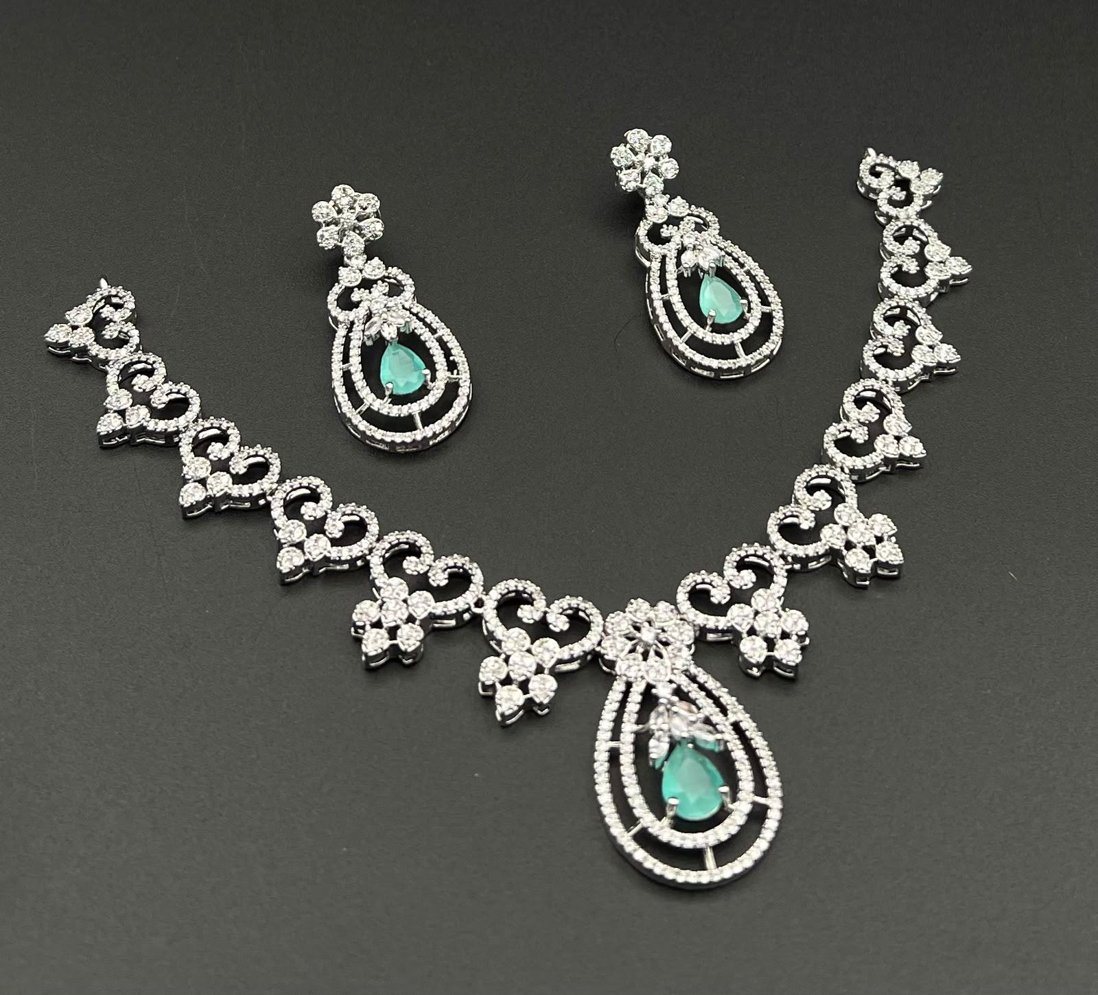 One stone America diamond set
